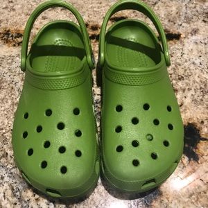 Crocks size 9 Women/7 Men